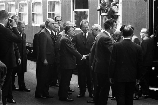 The second meeting of Federal Chancellor Willy Brandt with GDR MP Willi Stoph on 21 May 1971 in Kassel was accompanied by a large number of statements for and against the Brandt government's policy of detente. Willy Brandt