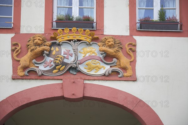 Entrance to Alter Adelshof with coat of arms
