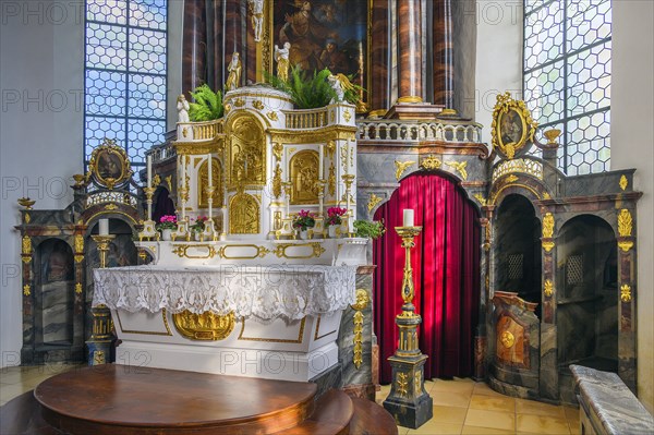 Main altar and confessionals