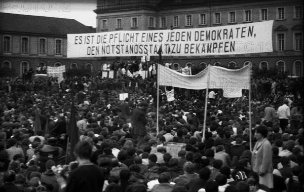 Many thousands of people gathered in Bonn on 11. 5. 1968 for the March on Bonn to protest against the emergency laws