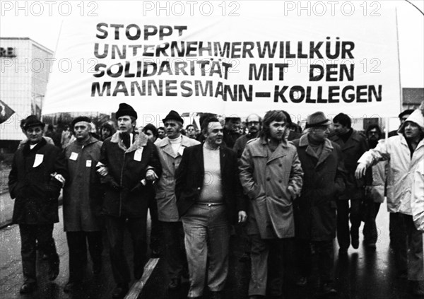 The dismissal of workers at the Mannesmann factory after a spontaneous strike not led by the union provoked protests by Mannesmann workers in Duisburg and other locations on 7 November 1973 and solidarity from workers at other factories