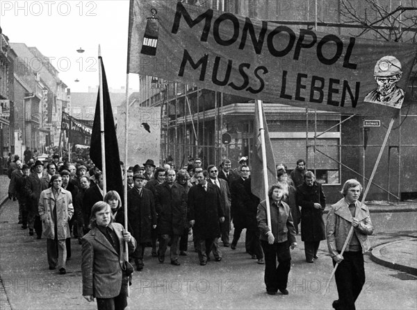 A workers' meeting in the wash-house of the Monopol colliery on 18 November 1973 in Kamen was replaced by a demonstration against the closure of the colliery