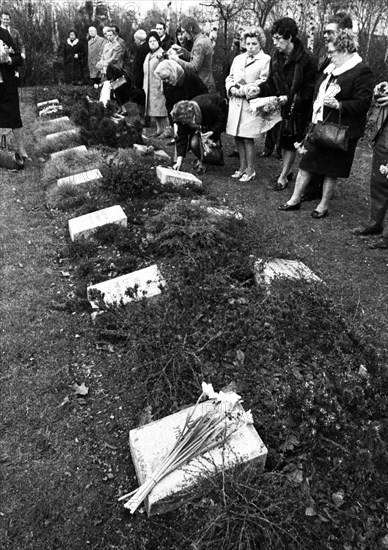 These woman and men celebrated International Women's Day in Rheinhausen on 8 March 1972 by paying tribute to the Soviet dead of the Second World War and Nazi victims at the cemetery