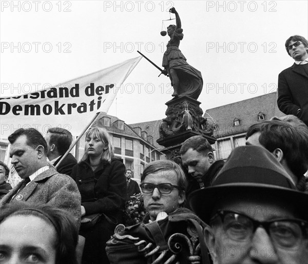 The Congress Emergency of Democracy was a first significant manifestation of trade unions and other democratic forces against the emergency laws on 30. 10. 1966 at the Roemer in Frankfurt/M