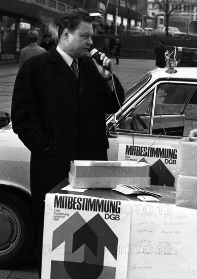 Trade union activities in the years 1965 to 1971 on the subject of co-determination and Montanmitbestimmung in the Ruhr area