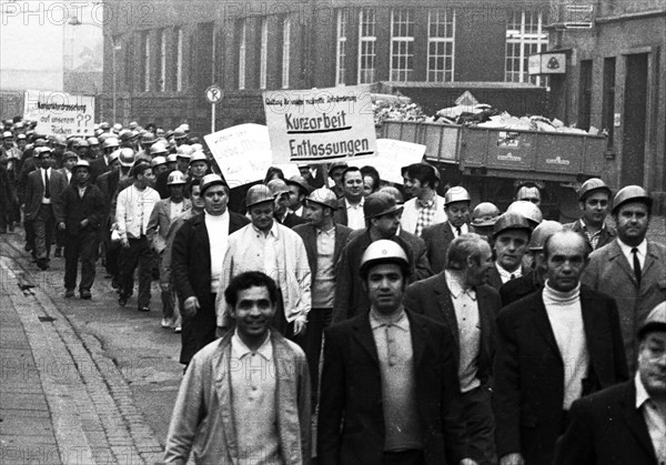 4000 workers of the steelworks Suedwestfalen AG took to the streets in Hagen on 4 October 1971 to protest for their jobs