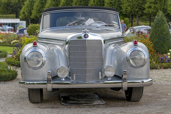 Vintage Mercedes 300 S Cabriolet