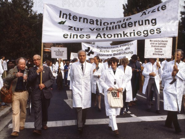 Demonstration International Physicians for the Prevention of Nuclear War