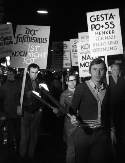 Cologne leftists demonstrated against neo-Nazis and international fascism through the city centre on 10. 11. 1968