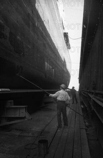 Work at the Port of Hamburg and Howaldtswerke Hamburg