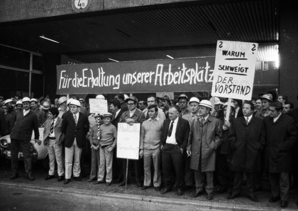 4000 workers of the steelworks Suedwestfalen AG took to the streets in Hagen on 4 October 1971 to protest for their jobs