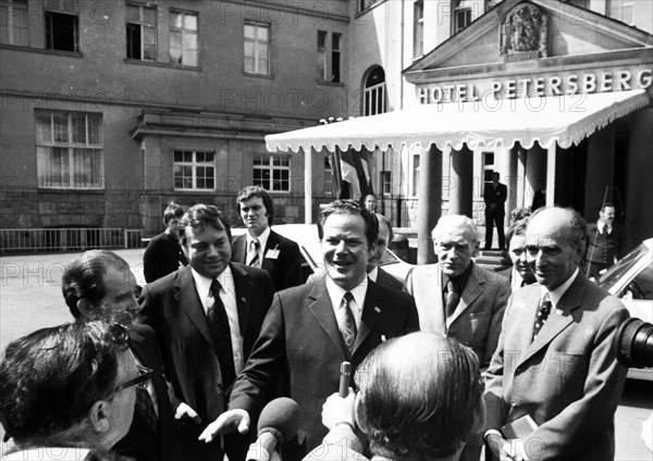 The visit of the Soviet Head of State and Party Leonid Brezhnev to Bonn from 18-22 May 1973 was a step towards easing tensions in Willy Brandt's East-West relations. Leonid Brezhnev at Gymnich Castle