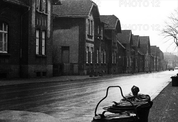 Despite the rather dilapidated condition of the colliery housing estate - here on 26 February 1973 in Bottrop - the RAG company was planning rent increases for its tenants