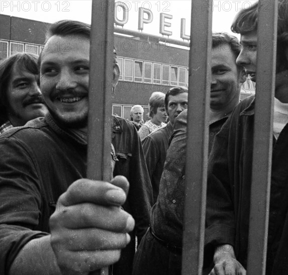 Many workers at the Opel factory in Bochum - here on 23 August 1973 - also took part in the wildcat strikes that swept through many parts of the Ruhr region