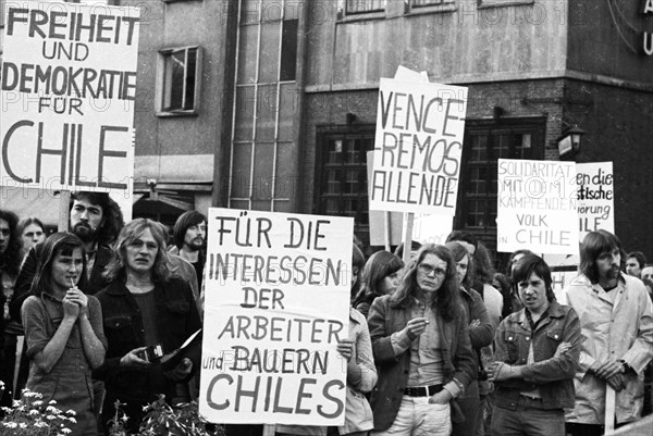 Against the military coup in Chile and for the preservation of democracy