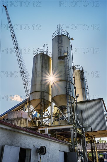 Steel silos and shovel crane