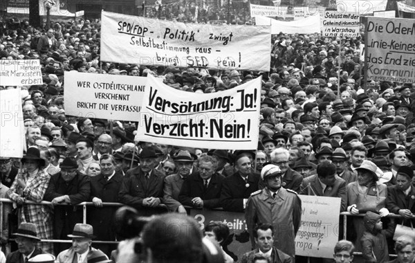 An expellees' rally on 30 May 1970 in Bonn with the NPD