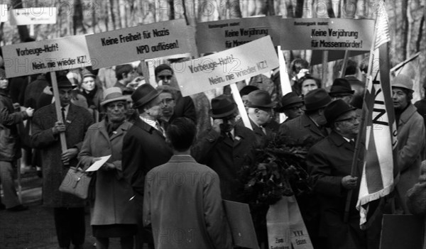 Good Friday 1945 the forest in Rombergpark was a place of crime. The commemoration of the Nazi crimes here on 23. 3. 1967 in Dortmund Bittermark a demonstration against neo-Nazism