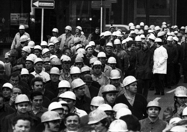 About 4000 steelworkers of Hoesch AG Westfalenhuette demonstrated on 14 January 1972