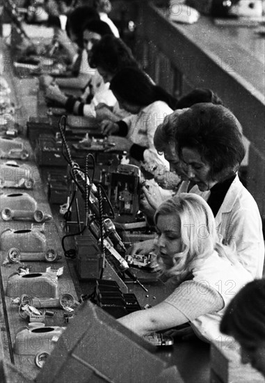 Women's workplaces at Siemens on 22. 11. 1973 during the production of telephone sets in Bocholt