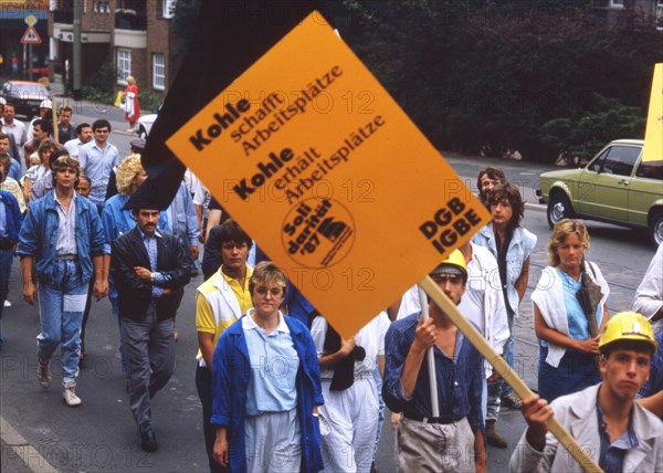 Here in Recklinghausen 10. 8. Herten 12. Gelsenkirchen 24. and Luenen 24. 10. of the year 1987 were unsuccessful. Sometimes the faces of the miners speak for themselves. Ruhr area. The Dwemonstzrationen of the IGBE for the preservation of jobs in the mining industry