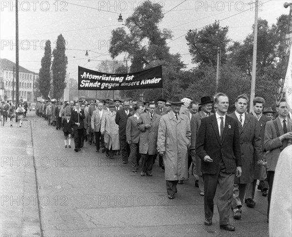 The traditional 1 May 1958 parade of the DGB. here in Hanover