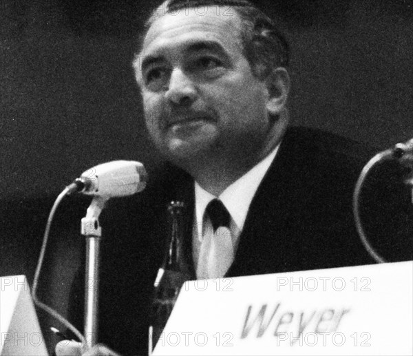 Leading politicians of the FDP in the 1966 federal election campaign in Dortmund. . Erich Mende at the lectern