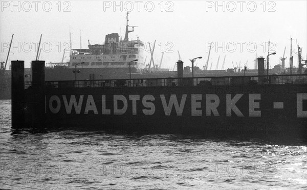 Work at the Port of Hamburg and Howaldtswerke Hamburg