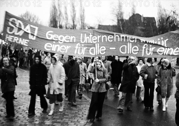 The dismissal of workers at the Mannesmann factory after a spontaneous strike not led by the union provoked protests by Mannesmann workers in Duisburg and other locations on 7 November 1973 and solidarity from workers at other factories