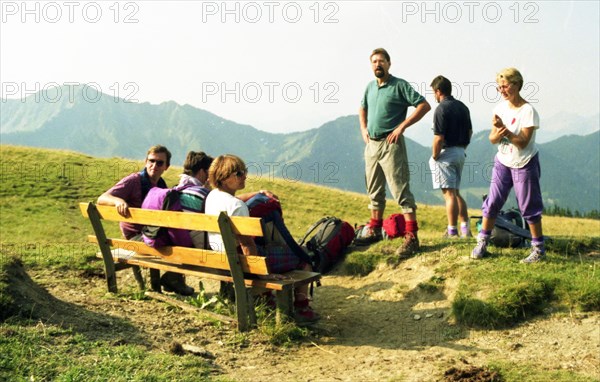 Breganz. Mountain hikers of a German hiking group on a hut hike in the Silvretta on 10. 8. 1990