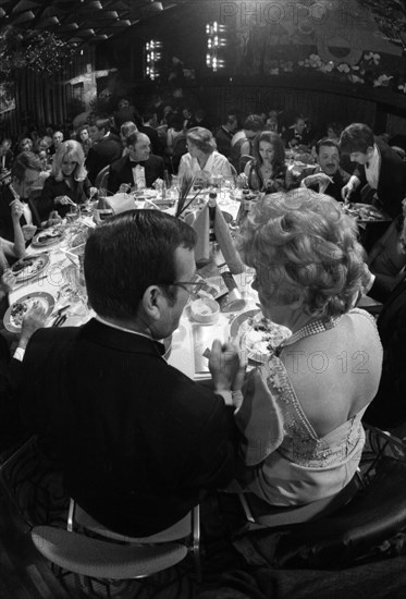 Banquet and ball at the Duesseldorf Hilton Hotel in 1966 accompanied by protest with reference to misery and terror in Brazil