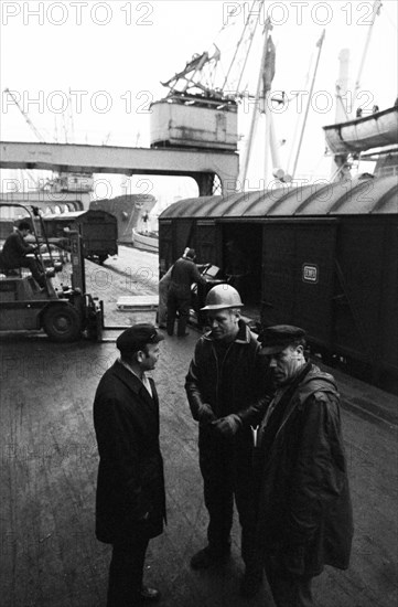 Work at the Port of Hamburg and Howaldtswerke Hamburg