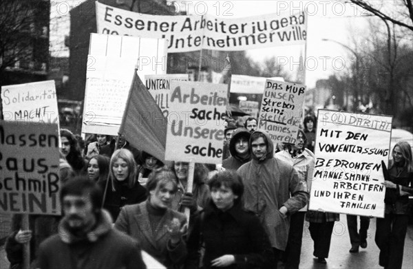 The dismissal of workers at the Mannesmann factory after a spontaneous strike not led by the union provoked protests by Mannesmann workers in Duisburg and other locations on 7 November 1973 and solidarity from workers at other factories