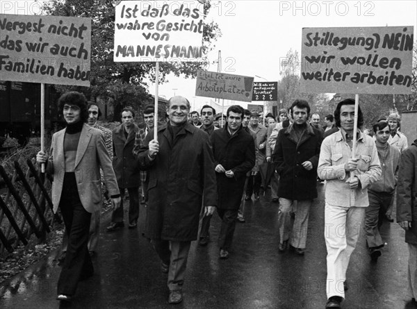 Employees of the Duesseldorf -Reisholz steel and tube works demonstrated on 6 November 1973 in Langenfeld-Immigrath against the loss of jobs