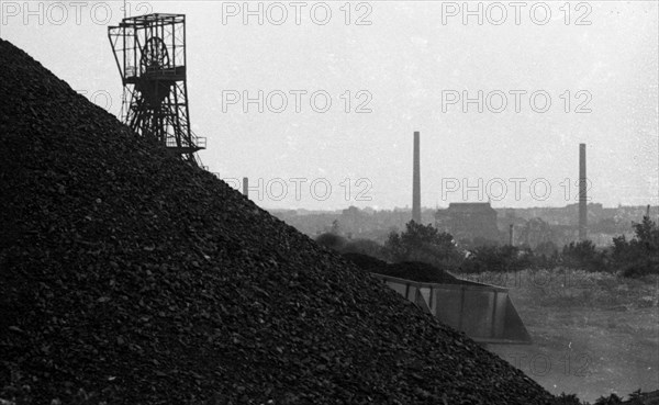 Characteristic of the Ruhr region around 1973 - here in Nov. 1973 - were the coal dumps all over the area. Essen. Coal dumps at the Emil Fritz colliery