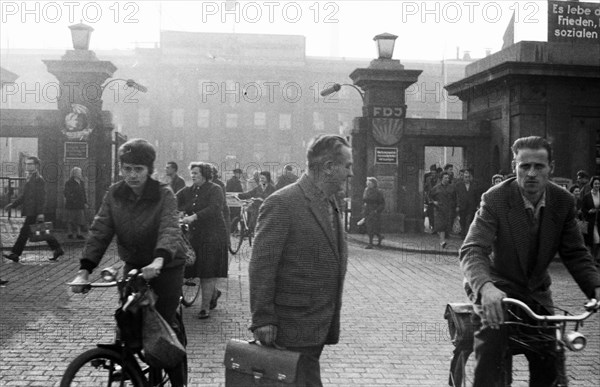 The picture was taken between 1965 and 1971 and shows a photographic impression of everyday life in this period of the GDR. . Bitterfeld . Chemical plant . Schicjhtwechsel