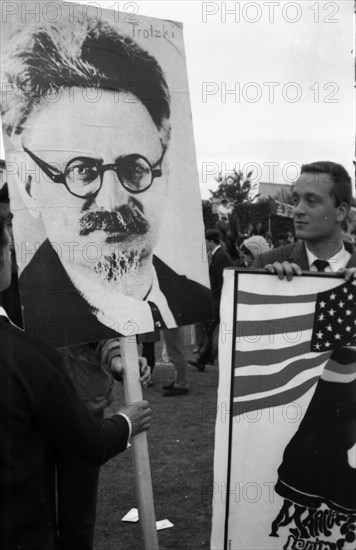 Many thousands of people gathered in Bonn on 11. 5. 1968 for the March on Bonn to protest against the emergency laws