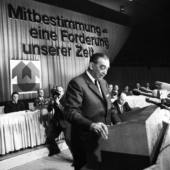 Trade union activities in the years 1965 to 1971 on the subject of co-determination and Montanmitbestimmung in the Ruhr area