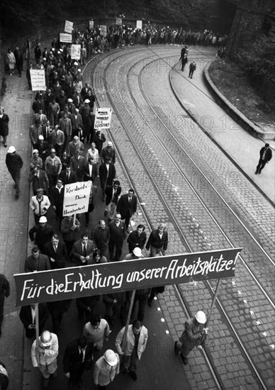 4000 workers of the steelworks Suedwestfalen AG took to the streets in Hagen on 4 October 1971 to protest for their jobs