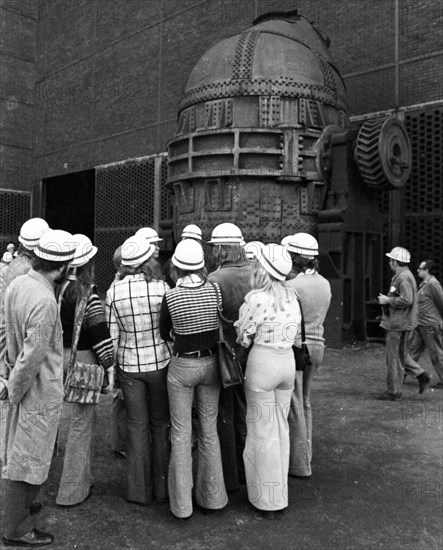 The Oxygen steelworks Phoenix of Hoesch AG on 25. 7. 1973 produced steel. Today the former steelworks is an amusement park on Lake Phoenix in Dortmund-Hoerde. Former Dirt Slinger: Thomasbirne