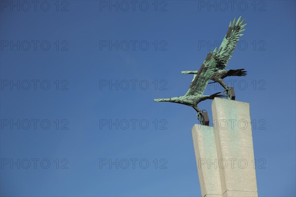 Detail with two eagle figures from the airmen's monument