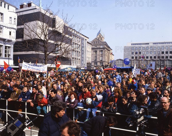 Dortmund. Rally for the Easter March 1989. Ruhr 89