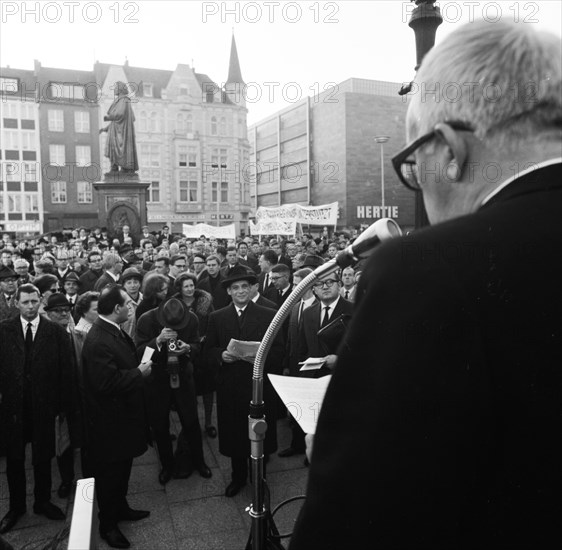 Those who support the Vietnam War betray the gospel of love. Pastors protest. With these slogans and sometimes wearing their robes