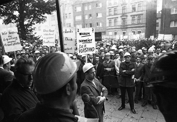 4000 workers of the steelworks Suedwestfalen AG took to the streets in Hagen on 4 October 1971 to protest for their jobs