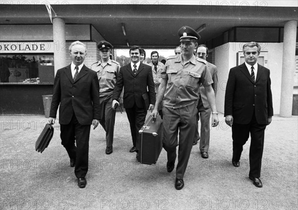 A delegation of scientists from the USSR visited Germany to exhibit space technology and moon dust in the Westfalenhalle in Dortmund on 03. 06. 1973. Police took care of the guests and the moon dust