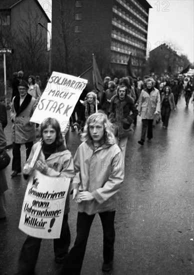 The dismissal of workers at the Mannesmann factory after a spontaneous strike not led by the union provoked protests by Mannesmann workers in Duisburg and other locations on 7 November 1973 and solidarity from workers at other factories