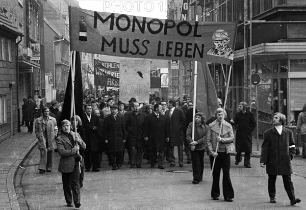 A workers' meeting in the wash-house of the Monopol colliery on 18 November 1973 in Kamen was replaced by a demonstration against the closure of the colliery