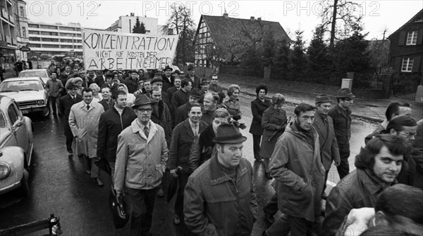 Employees of the Duesseldorf -Reisholz steel and tube works demonstrated on 6 November 1973 in Langenfeld-Immigrath against the loss of jobs