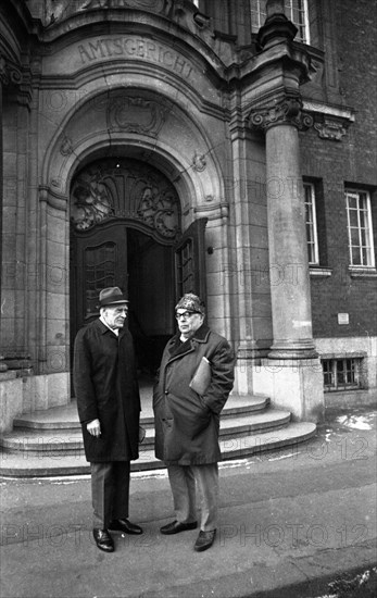 KPD chairman Max Reimann and GDR lawyer Wolfgang Vogel in front of the Duesseldorf district court in 1968