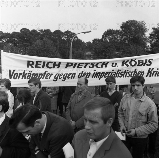 The shooting of Cologne sailors Max Reichspietsch and Albin Koebes on 5 September 1917 in Cologne-Wahn for mutiny prompted youth associations to protest and lay a wreath in commemoration after 50 years